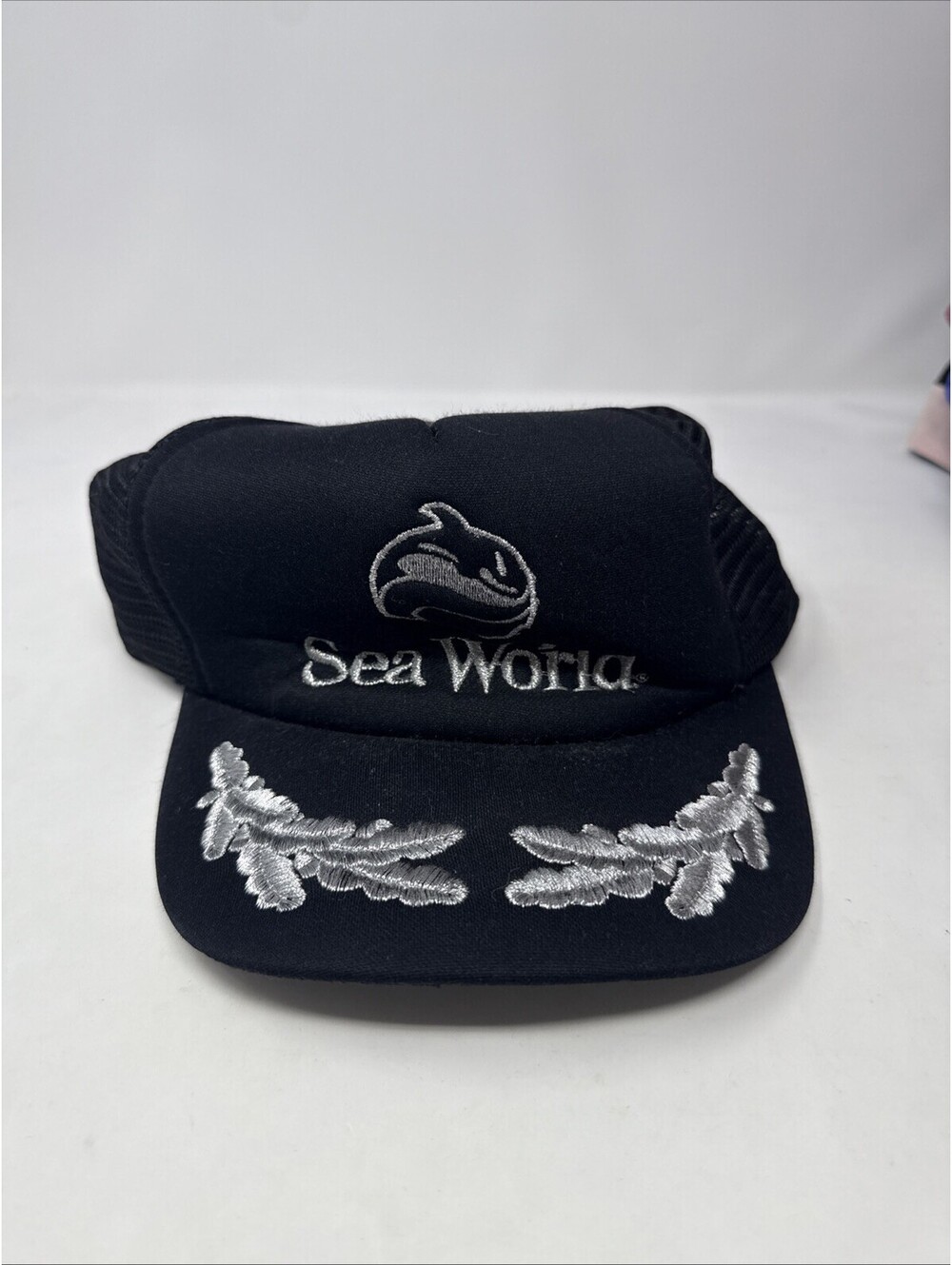 Sea World Vintage Trucker Mesh Captain's Style Hat Cap Black Silver Snapback 80s